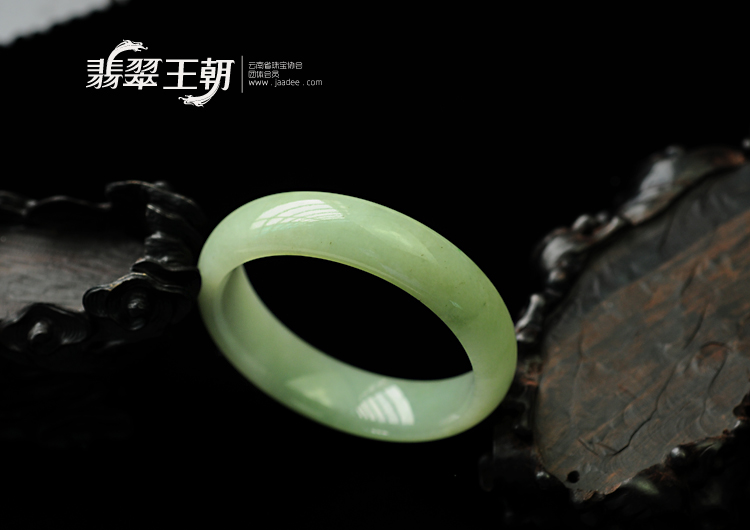 细糯种淡晴水缅甸翡翠手镯（55.1mm）