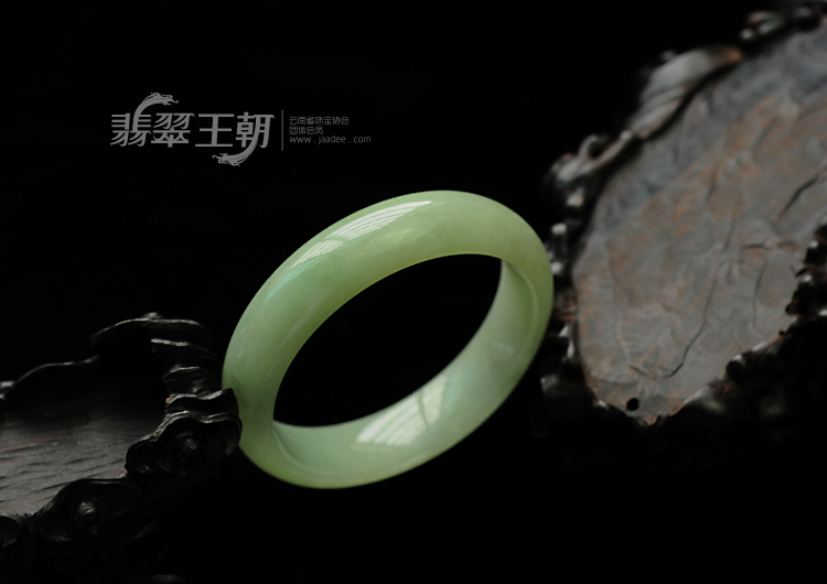 细糯种淡晴水缅甸翡翠手镯（55.1mm）