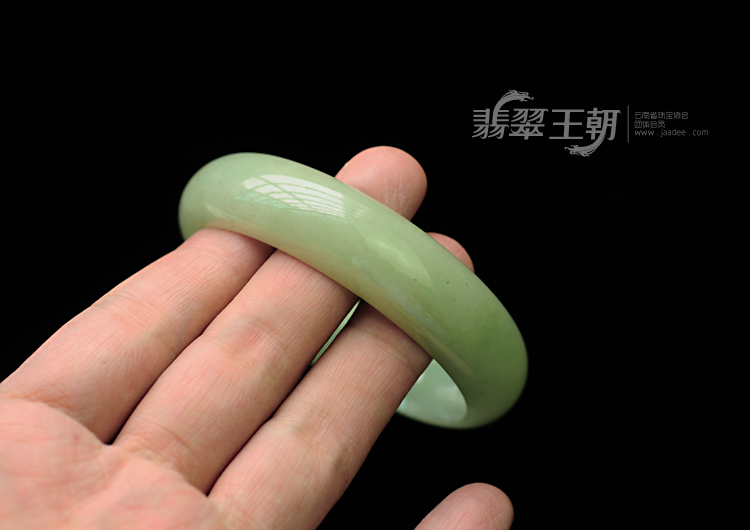 细糯种淡晴水缅甸翡翠手镯（55.1mm）