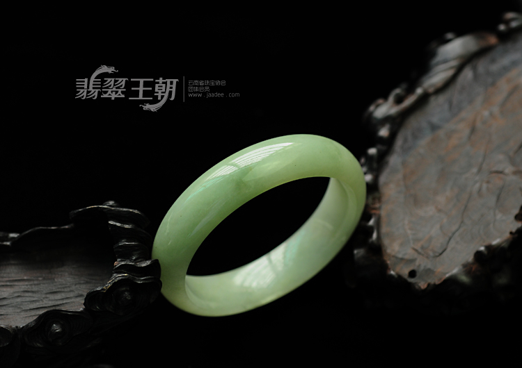 细糯种淡晴水缅甸翡翠手镯（55.1mm）
