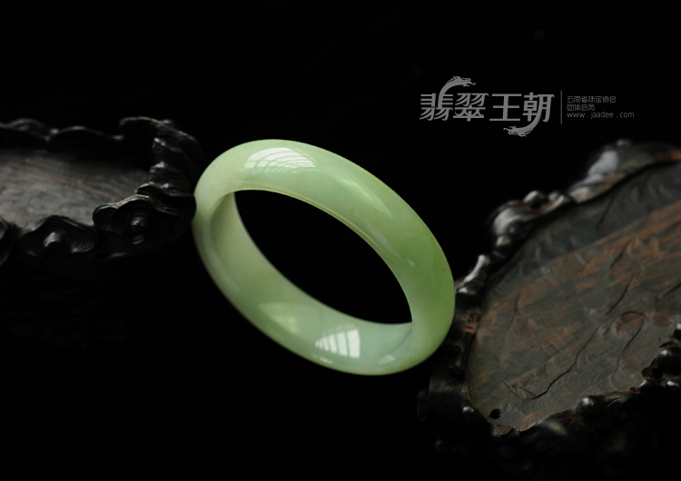 细糯种淡晴水缅甸翡翠手镯（55.1mm）