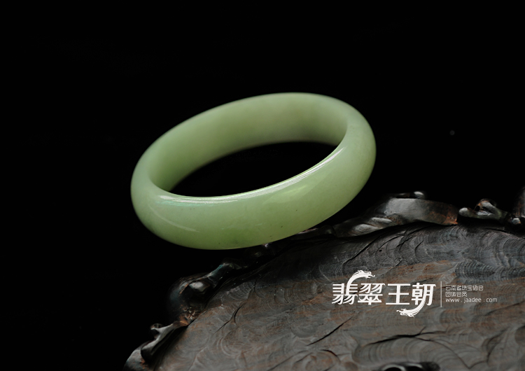 细糯种淡晴水缅甸翡翠手镯（55.1mm）