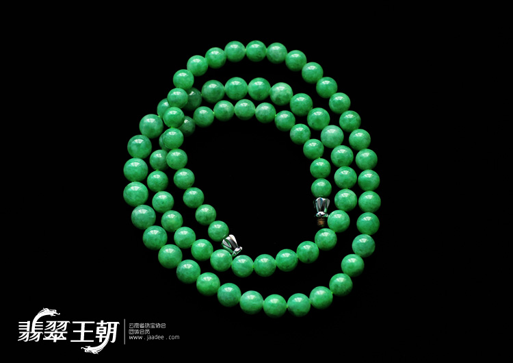 糯冰种翠绿缅甸翡翠项链（77颗珠）