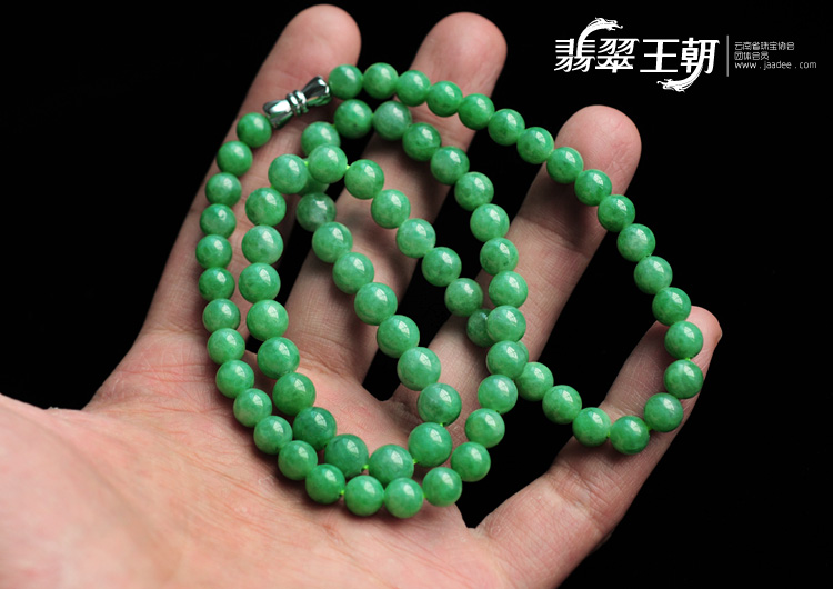 糯冰种翠绿缅甸翡翠项链（77颗珠）