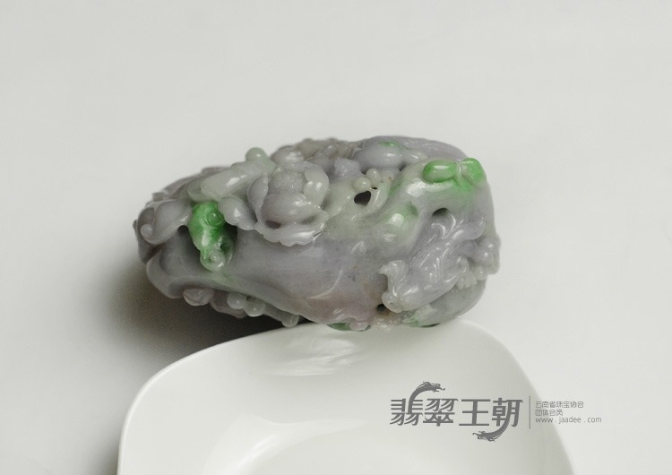 细糯种春带彩缅甸翡翠英明神武手玩件