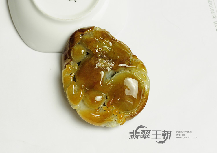 糯冰种黄翡缅甸翡翠事事如意手玩件