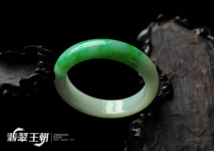 细糯种飘翠缅甸翡翠手镯（56mm）