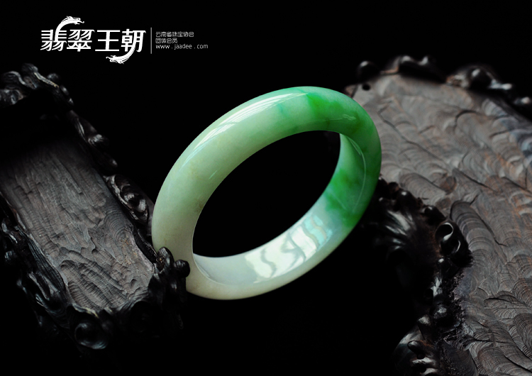 细糯种飘翠缅甸翡翠手镯（56mm）