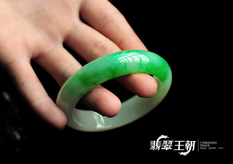 细糯种飘翠缅甸翡翠手镯（56mm）