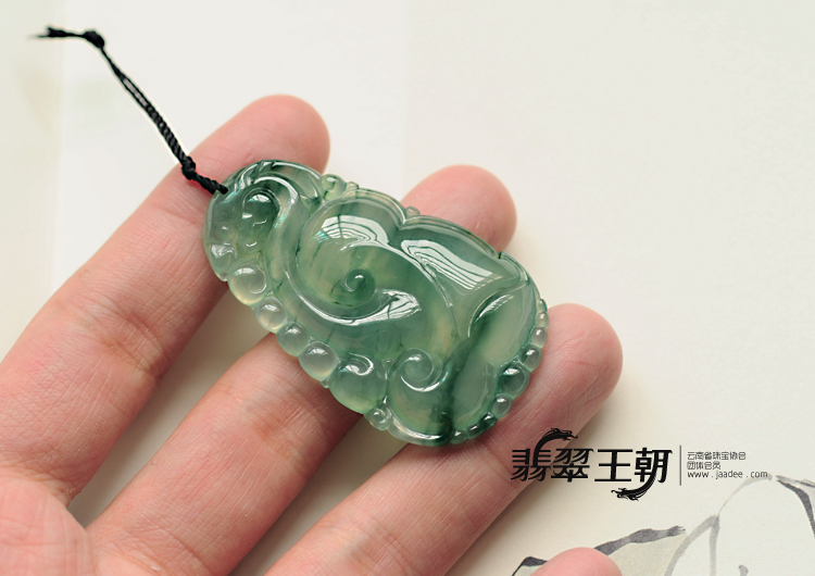 冰种蓝晴水飘花缅甸翡翠如意寿挂件