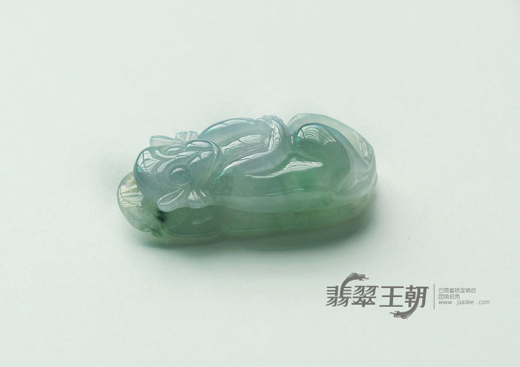 冰种晴水飘花缅甸翡翠灵猴献寿挂件