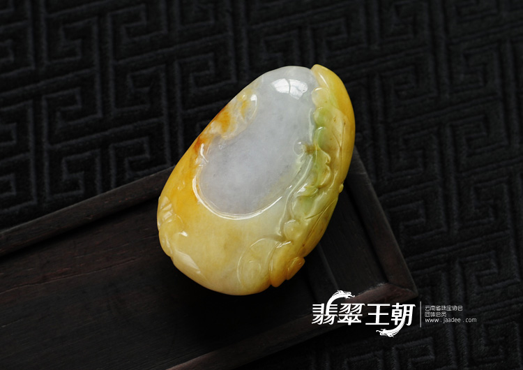 糯冰种黄加绿缅甸翡翠童子挂件