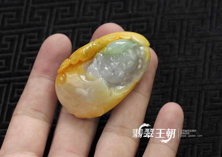糯冰种黄加绿缅甸翡翠童子挂件
