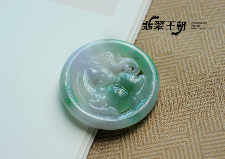 冰种紫罗兰飘翠缅甸翡翠马牌挂件