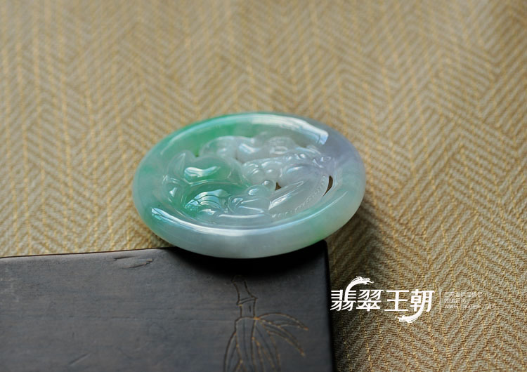 冰种紫罗兰飘翠缅甸翡翠马牌挂件