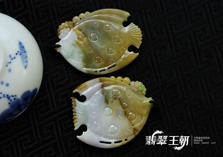 糯冰种三彩缅甸翡翠双鱼佩（一对）