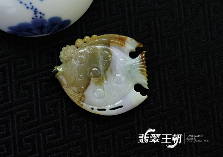 糯冰种三彩缅甸翡翠双鱼佩（一对）