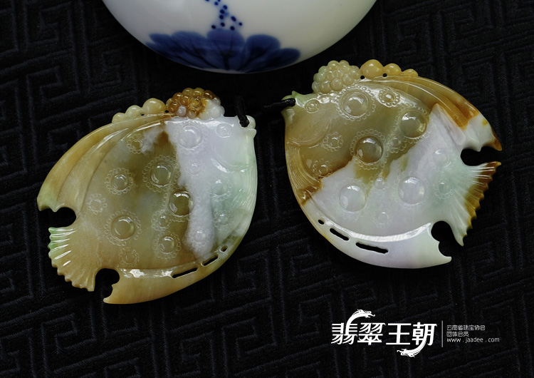 糯冰种三彩缅甸翡翠双鱼佩（一对）