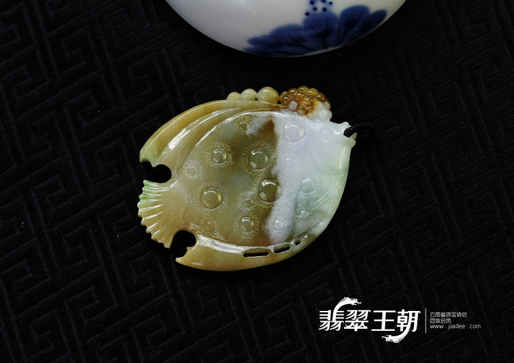 糯冰种三彩缅甸翡翠双鱼佩（一对）