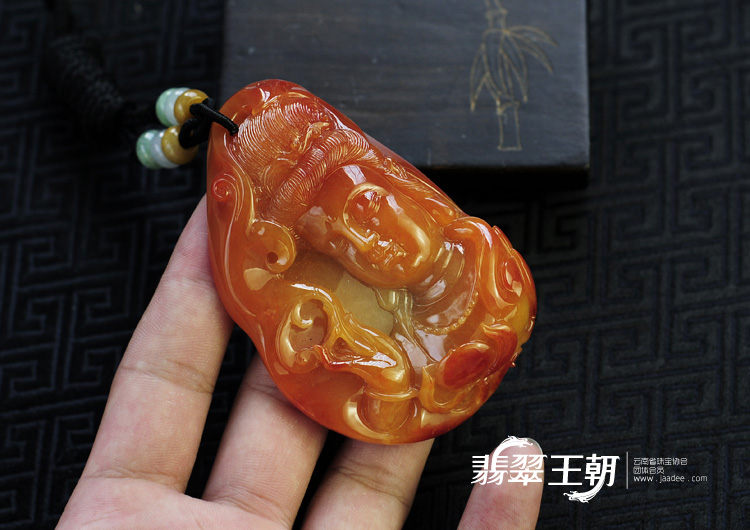 糯冰种红黄翡缅甸翡翠观音头挂件