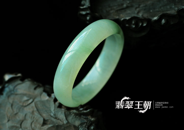 糯冰种晴水飘花缅甸翡翠手镯（56.4mm）