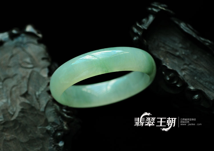 糯冰种晴水飘花缅甸翡翠手镯（56.4mm）
