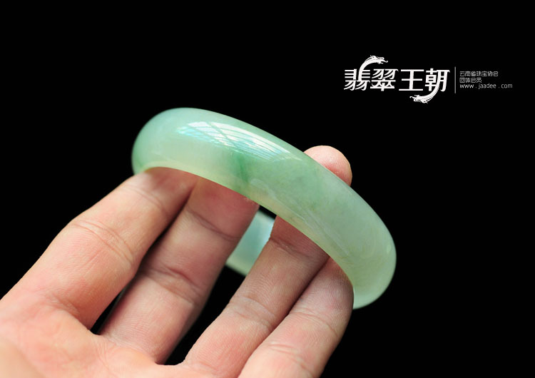糯冰种晴水飘花缅甸翡翠手镯（56.4mm）