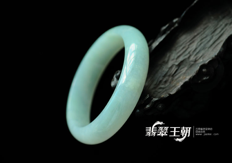 糯冰种晴水缅甸翡翠手镯（56.8mm）