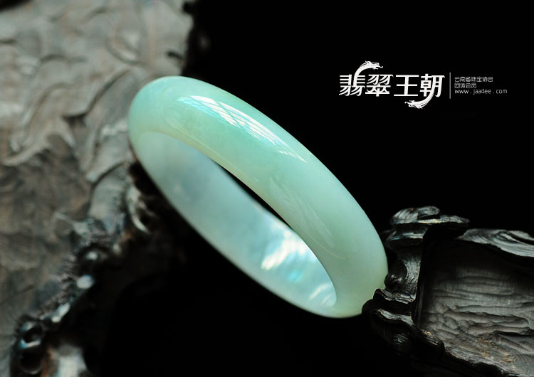 糯冰种晴水缅甸翡翠手镯（56.8mm）