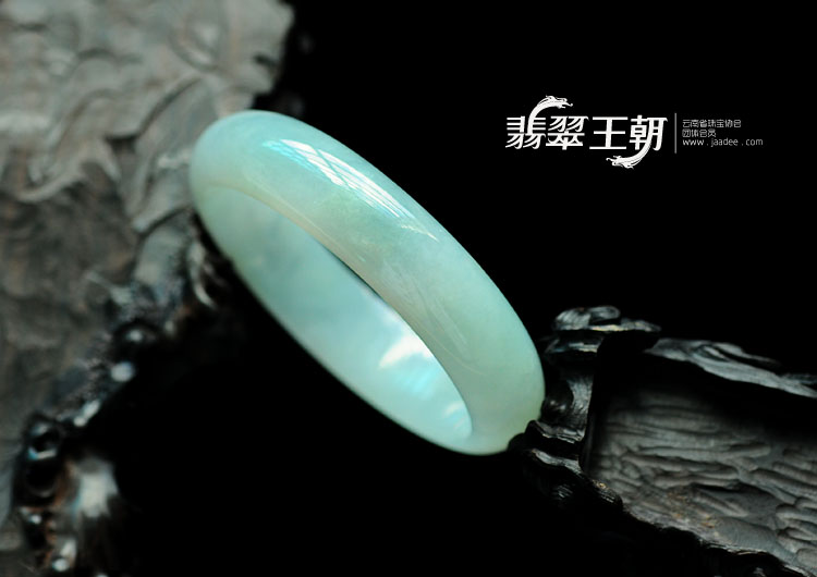糯冰种晴水缅甸翡翠手镯（56.8mm）