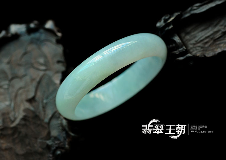 糯冰种晴水缅甸翡翠手镯（56.8mm）