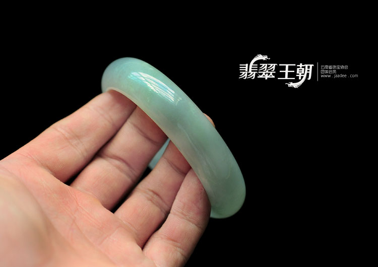 糯冰种晴水缅甸翡翠手镯（56.8mm）
