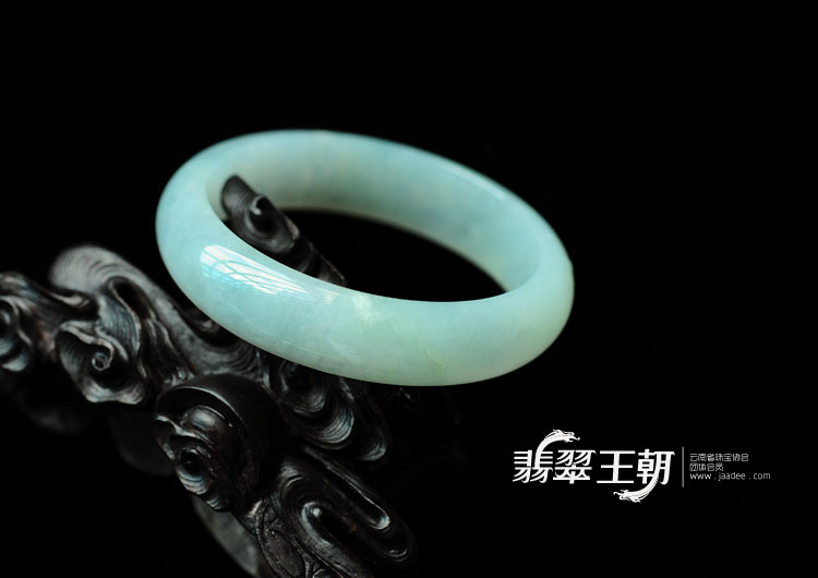 糯冰种晴水缅甸翡翠手镯（56.8mm）