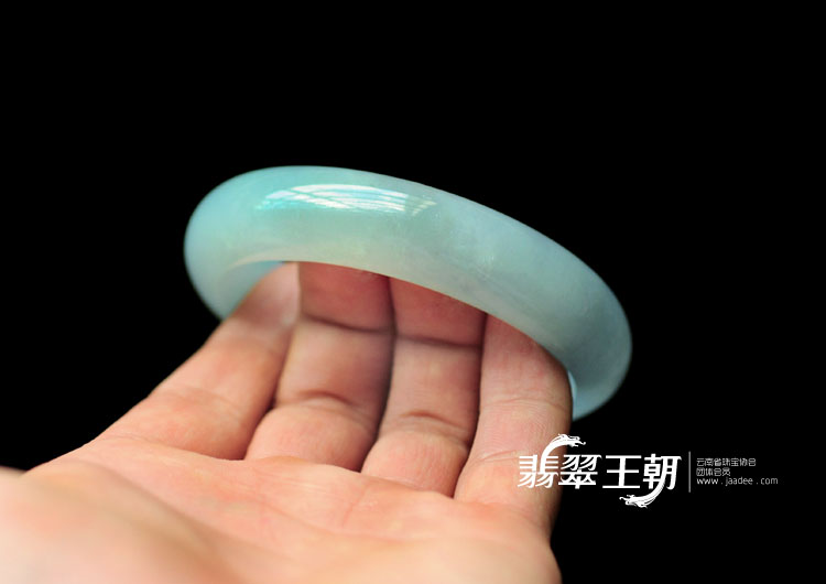 糯冰种晴水缅甸翡翠手镯（56.8mm）