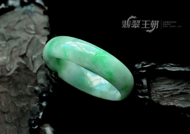 细糯种飘翠缅甸翡翠手镯（57mm）