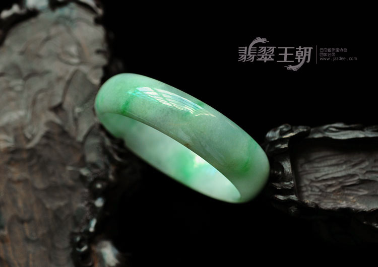 细糯种飘翠缅甸翡翠手镯（57mm）