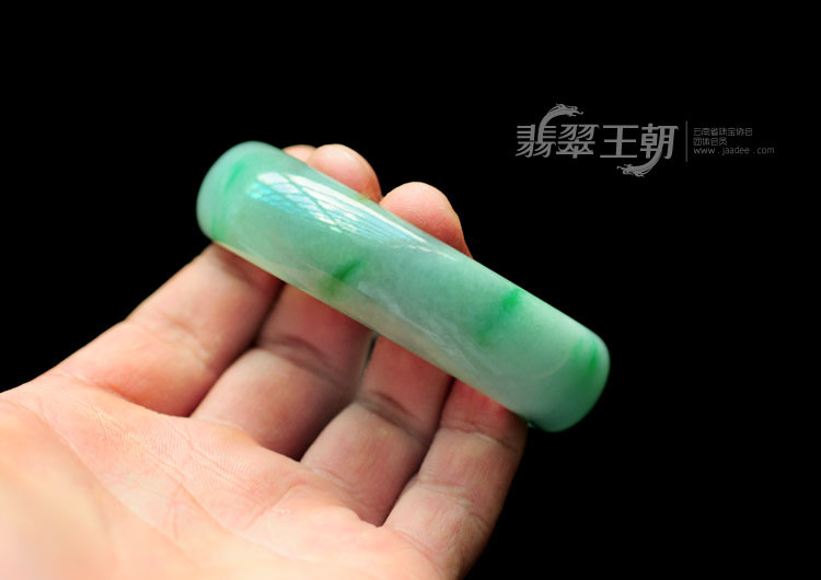 细糯种飘翠缅甸翡翠手镯（57mm）