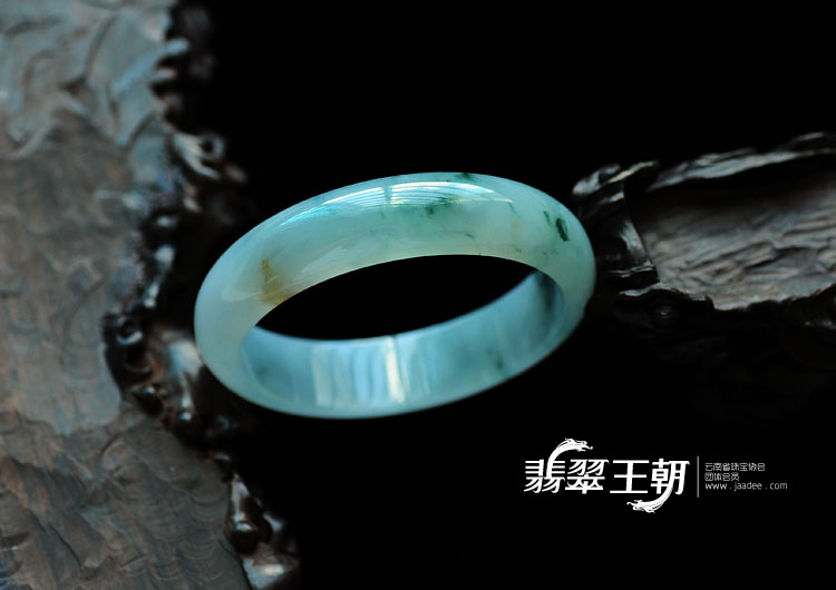 糯冰种飘花缅甸翡翠手镯（58.4mm）