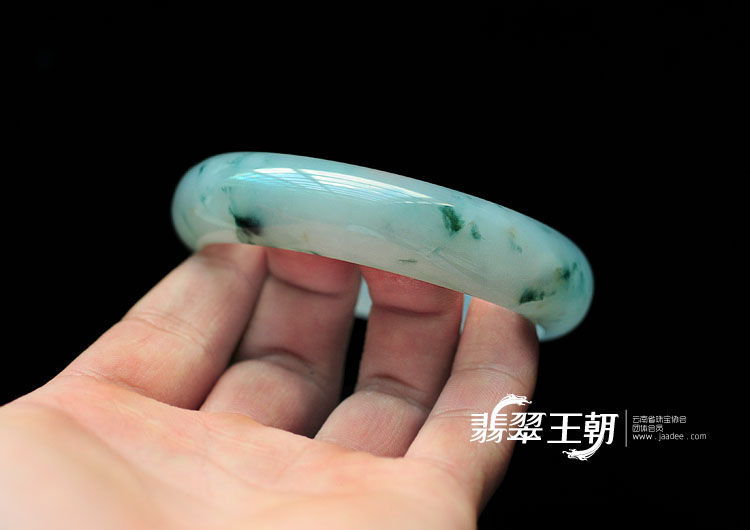 糯冰种飘花缅甸翡翠手镯（58.4mm）