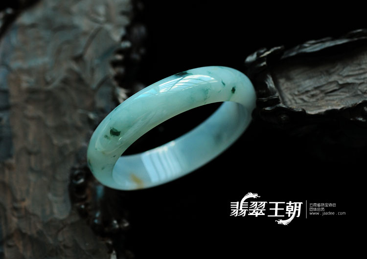 糯冰种飘花缅甸翡翠手镯（58.4mm）