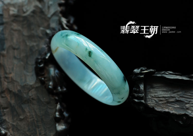 糯冰种飘花缅甸翡翠手镯（58.4mm）