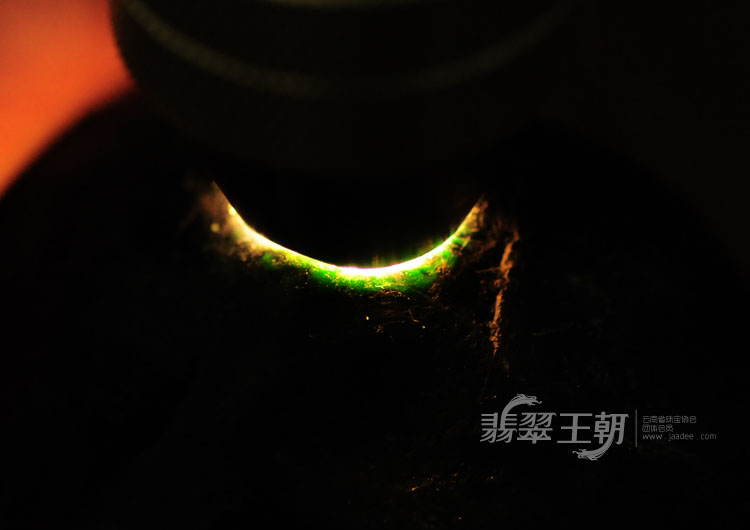 黑乌砂有蟒带缅甸翡翠0.641kg毛料