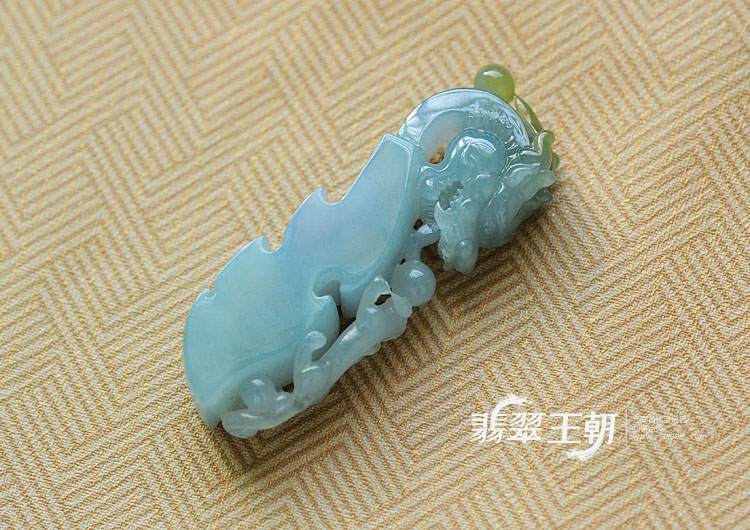 冰种晴水黄翡缅甸翡翠龙钩挂件