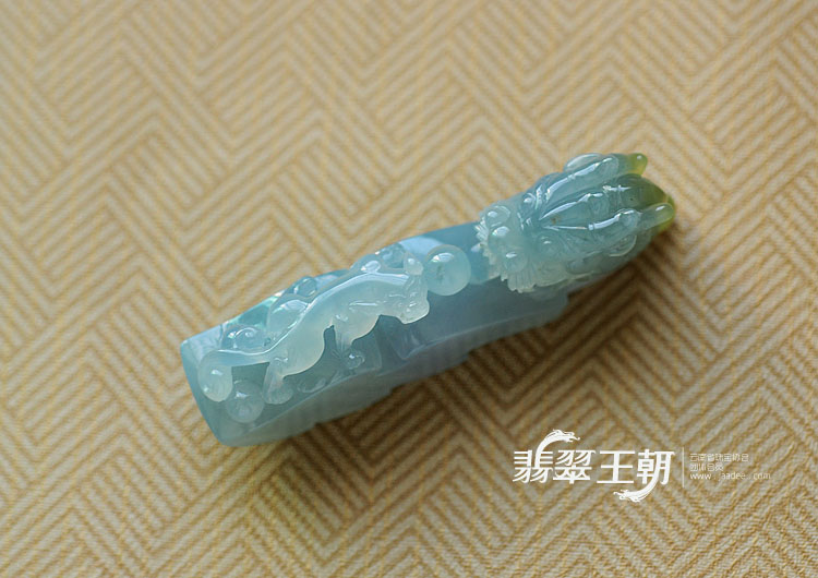 冰种晴水黄翡缅甸翡翠龙钩挂件