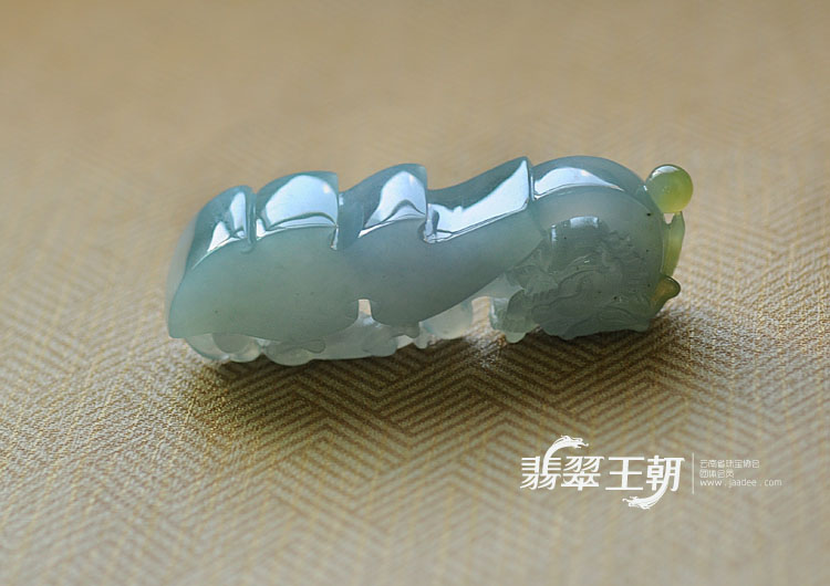 冰种晴水黄翡缅甸翡翠龙钩挂件