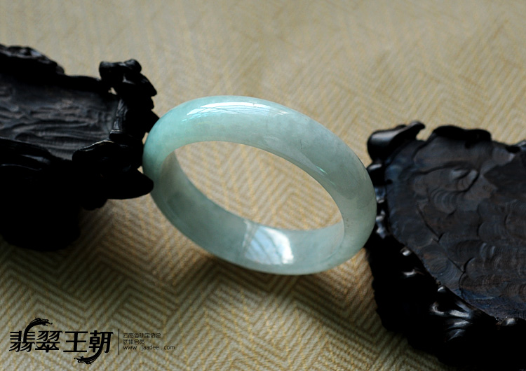 糯冰种晴水缅甸翡翠手镯（50.5mm）