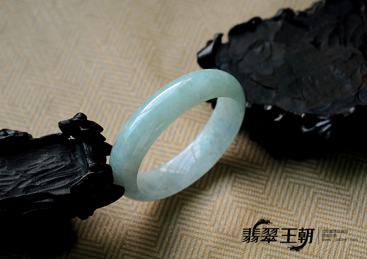 糯冰种晴水缅甸翡翠手镯（50.5mm）