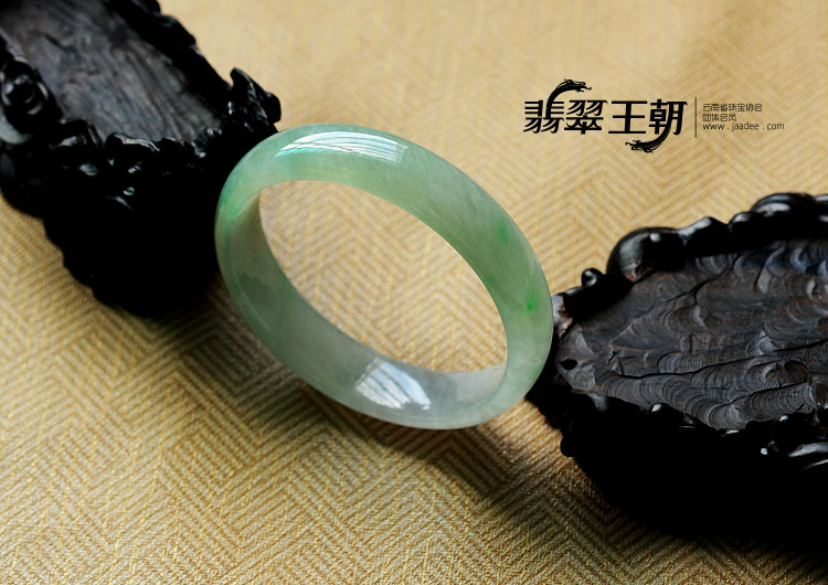 冰种飘翠缅甸翡翠手镯（58.1mm）