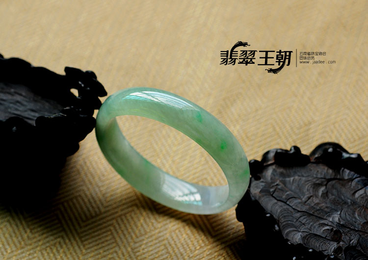 冰种飘翠缅甸翡翠手镯（58.1mm）