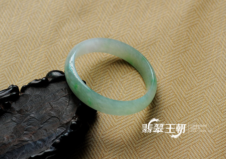 冰种飘翠缅甸翡翠手镯（58.1mm）